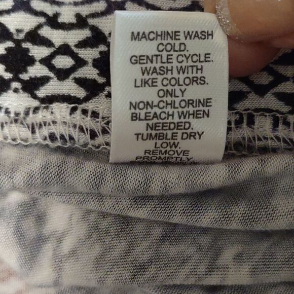 Cato Women's Size M Boho Ethnic Skirt Red Cream‎ Blue Black Handkerchief Pull On - Picture 5 of 7